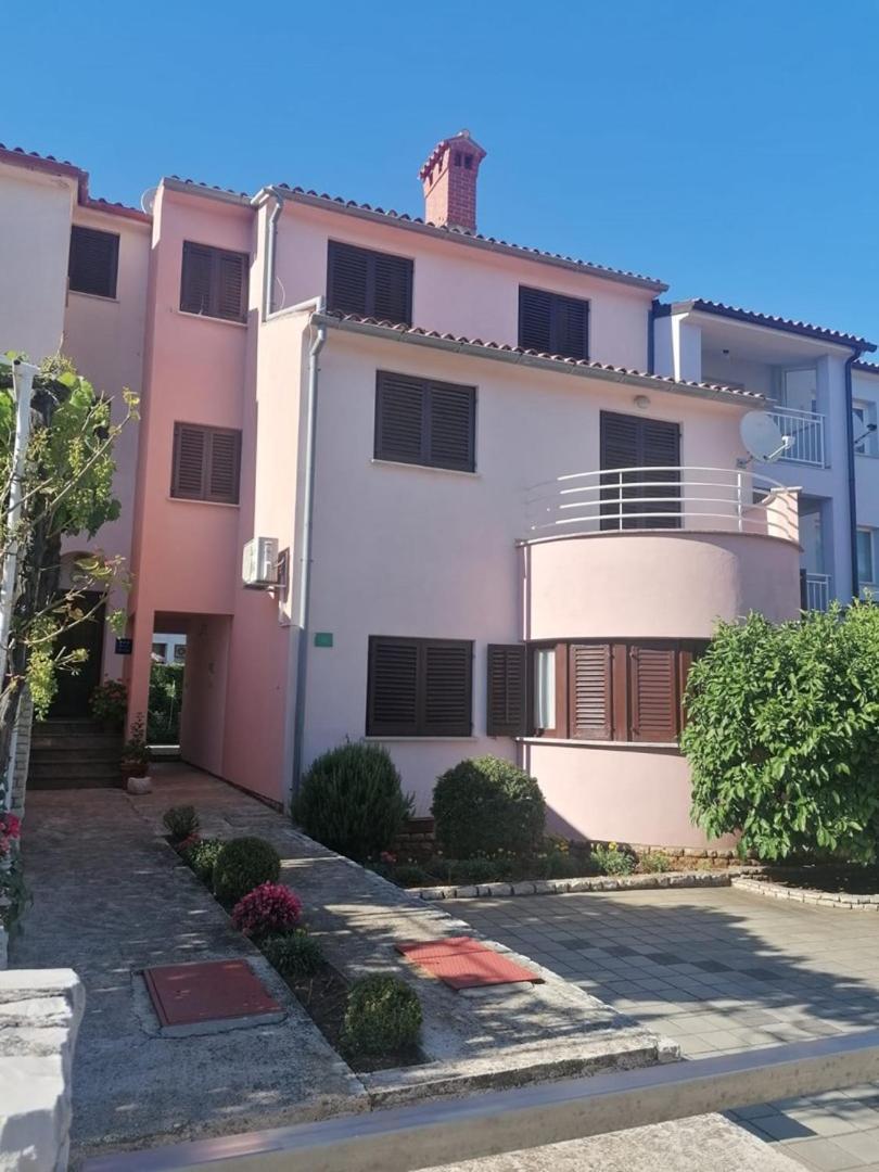 Lorena Apartments In بولا المظهر الخارجي الصورة