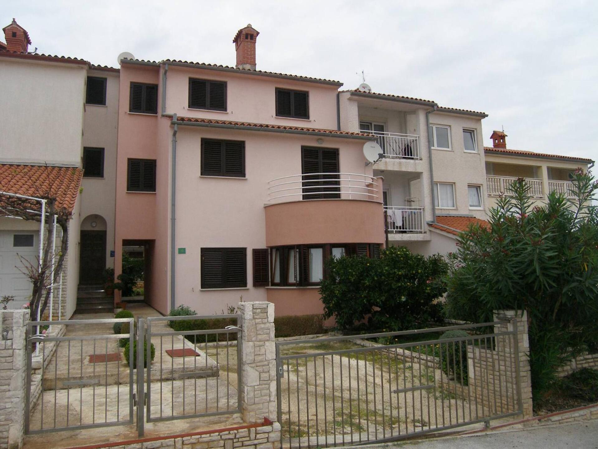 Lorena Apartments In بولا المظهر الخارجي الصورة